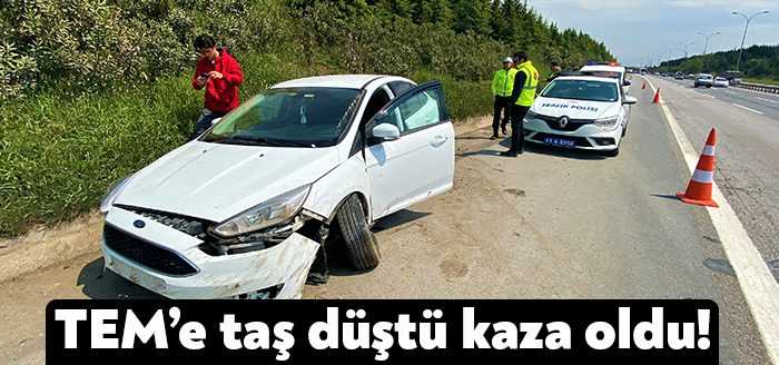 Kocaeli’nin Gebze ilçesi TEM Otoyolu’nun ortasında duran büyük taş, iki