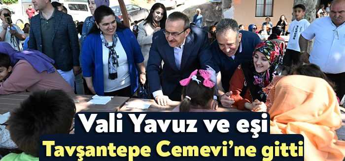 Vali Seddar Yavuz ve eşi Selda Yavuz Tavşantepe Cemevi'nde düzenlenen