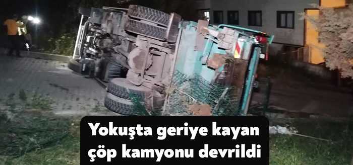 Kocaeli'nin Gebze ilçesinde, sürücüsünün yokuş yukarı çıkarken geri kaydırdığı çöp
