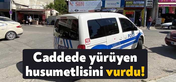 Kocaeli’nin Gebze ilçesinde cadde üzerinde yürürken silahlı saldırıya uğrayan şahıs