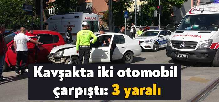 Kocaeli'nin İzmit ilçesinde kavşakta iki otomobil çarpıştı. Kazada 3 kişi