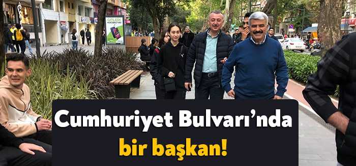 Kocaeli Büyükşehir Belediye Başkanı Tahir Büyükakın, kızlarıyla birlikte Cumhuriyet Bulvarı’nda