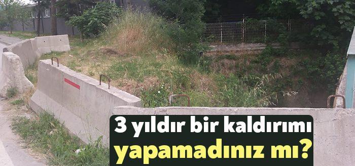 Kartepe Sabancı Caddesi’nde bulunan su kanalı çalışması sonrası kaldırım yapılmadı.