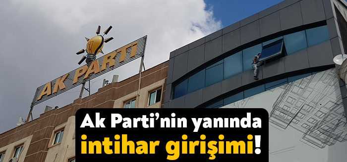 İzmit Körfez Mahallesi'nde bulunan bir iş yerinin camına çıkarak intihar