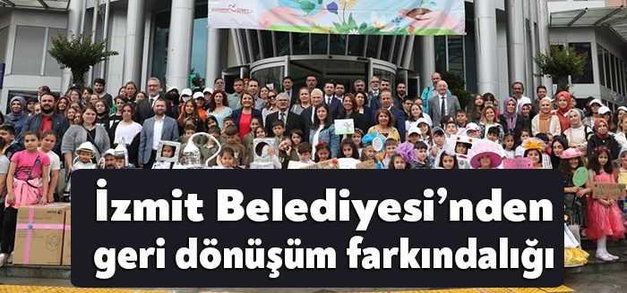 İzmit Belediyesi 5 Haziran Dünya Çevre Günü kapsamında belediye önünde