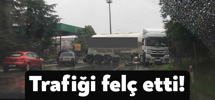 D--100 Kuruçeşme otoyol köprüsü altında Ankara istikametinde bir tır kayarak