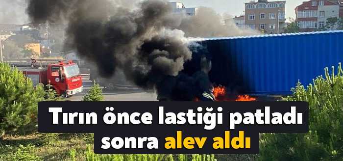 Kocaeli’nin Gebze ilçesi TEM Otoyolu’nda seyir halindeyken lastiği patlayan tır,