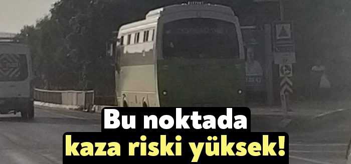 Gölcük Kavaklı Sapağı mevkiinde halk otobüsleri, durak olmayan yerde yolcu