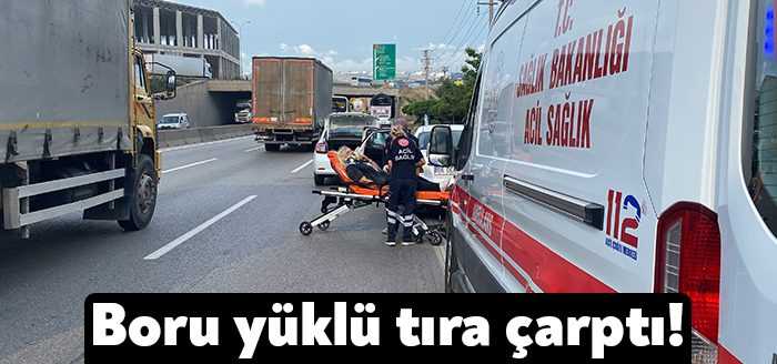 Kocaeli’nin Gebze ilçesi D-100 Karayolu üzerinde boru yüklü tır ile