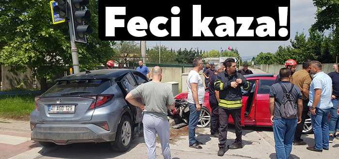 İzmit Ömer Türkçakal Bulvarı üzerinde iki otomobilin çarpışması sonucu meydana