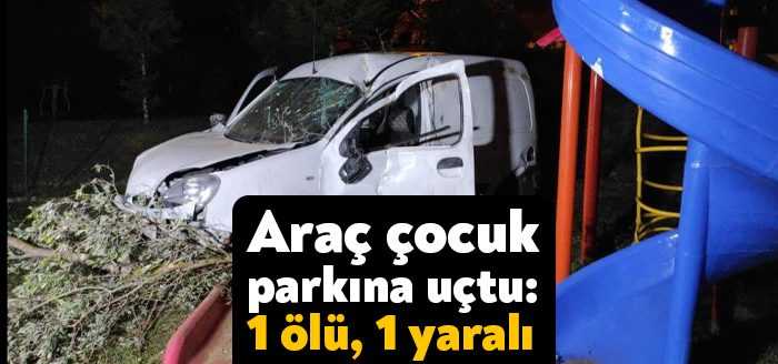 Kocaeli’de içerisinde iki genç olan hafif ticari araç, sürücüsünün hakimiyetini