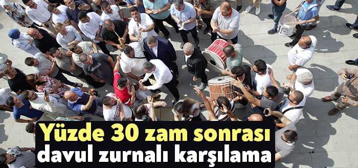 Başkan Büyükakın, Kurban Bayramı öncesinde Büyükşehir personeliyle bir araya geldi.