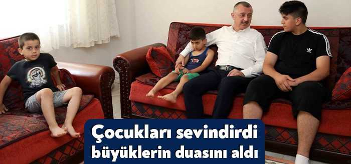 Kocaeli Büyükşehir Belediye Başkanı Tahir Büyükakın, Kurban Bayramı nedeniyle gerçekleştirdiği