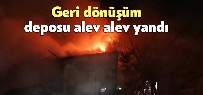 Kocaeli’nin Gebze ilçesinde bulunan bir geri dönüşüm deposu alevlere teslim