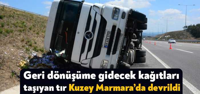 Kuzey Marmara Otoyolu Kocaeli geçişinde geri dönüşüme gidecek olan kağıtları