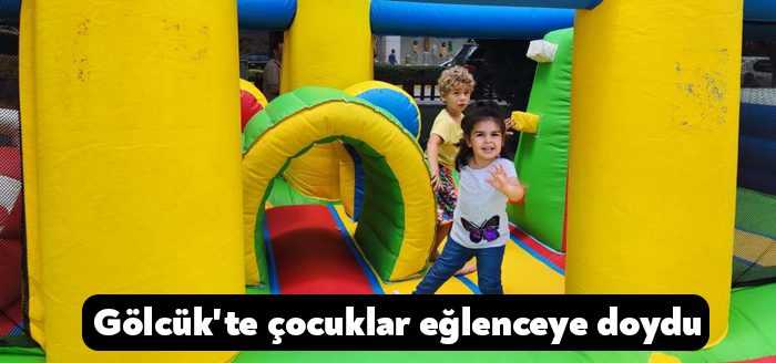 Gölcük Belediyesi'nin kurduğu oyun alanı ve sokak sokak gezen masal