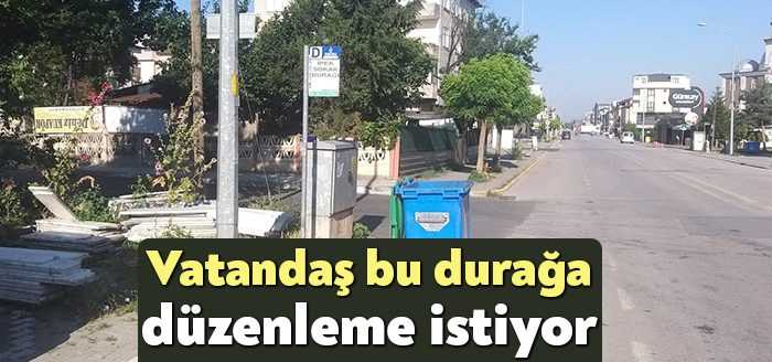 Kartepe Sabancı Caddesi İpek Sokak’ta bulunan otobüs durağında vatandaş düzenleme