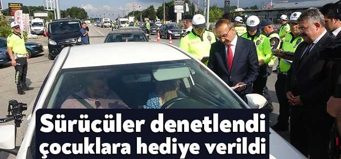 Kocaeli’de polis ve jandarma ekiplerinin bayram denetimine katılan Vali Seddar