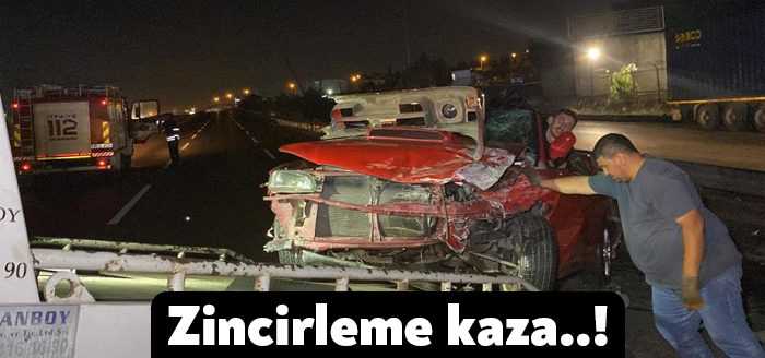 Kocaeli’nin Gebze ilçesi D-100 Karayolu’nda 3 aracın karıştığı zincirleme trafik