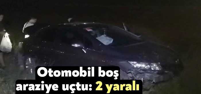 Kocaeli’nin Gebze ilçesinde sürücüsünün direksiyon hakimiyetini kaybettiği otomobil, boş araziye