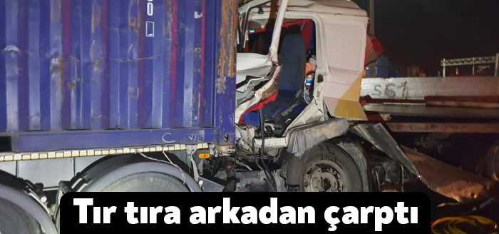 Kocaeli'de seyir halindeki tırın başka tıra arkadan çarpması neticesinde meydana