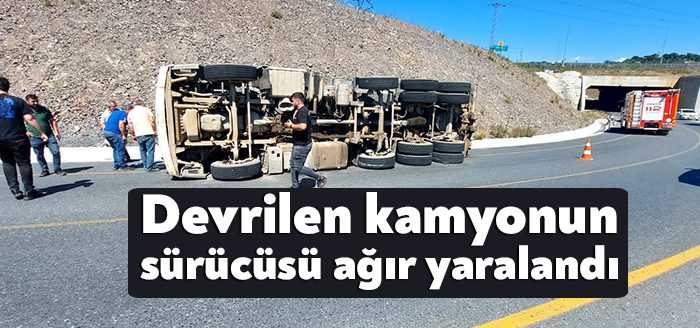 Kocaeli’nin Gebze ilçesi Kuzey Marmara Otoyolu’nda devrilen demir yüklü kamyonun