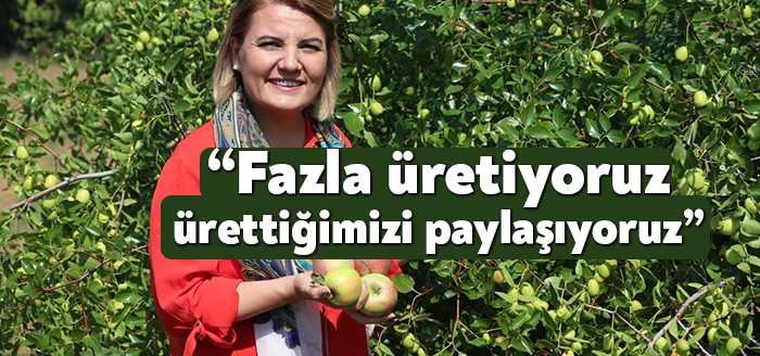 Tarımsal Uygulama Bahçesi'nde çocuklarla birlikte karpuz hasadı yapan İzmit Belediye