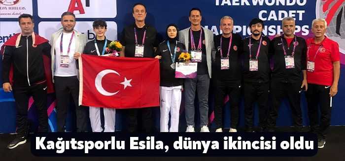 Büyükşehir Kağıtspor’lu Esila, taekwondoda dünya ikincisi olarak gümüş madalya kazandı.