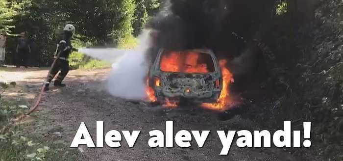 Kocaeli'de park halindeki otomobilde çıkan yangın, itfaiye ekipleri tarafından kontrol