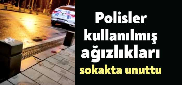 İzmit'te gece saatlerinde trafik uygulaması yapan emniyet güçleri alkol metre