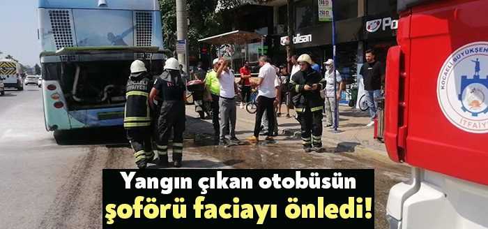 Kocaeli'nin Derince ilçesinde seyir halindeki otobüsün motor kısmında yangın çıktı.