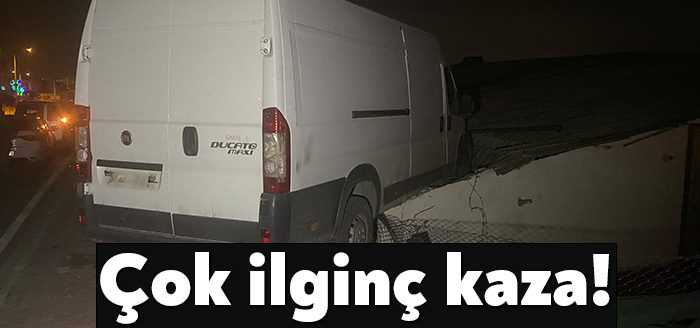 Kocaeli’nin Çayırova ilçesinde sürücüsünün direksiyon hakimiyetini kaybettiği minibüs, bir firmanın