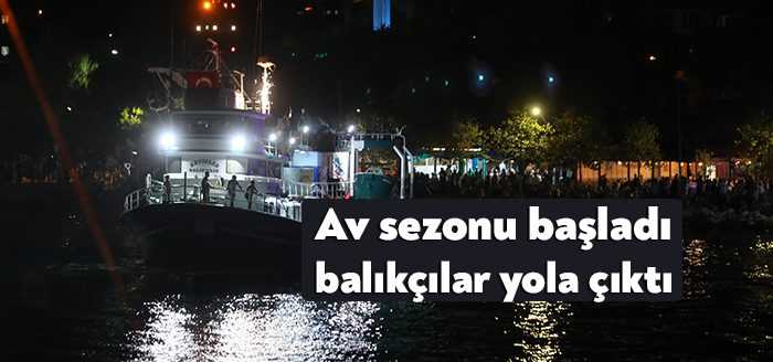 Kocaeli’nin Karamürsel ilçesinde hazırlıklarını tamamlayan balıkçılar, kıyıda toplanan yüzlerce kişinin