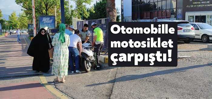 Kocaeli’nin İzmit ilçesinde motosiklet önüne aniden çıkan otomobille çarpıştı. Motosiklet