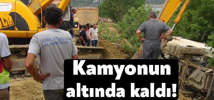 Kocaeli’nin İzmit ilçesinde bir inşaat alanında kamyon sürücüsü geri manevra