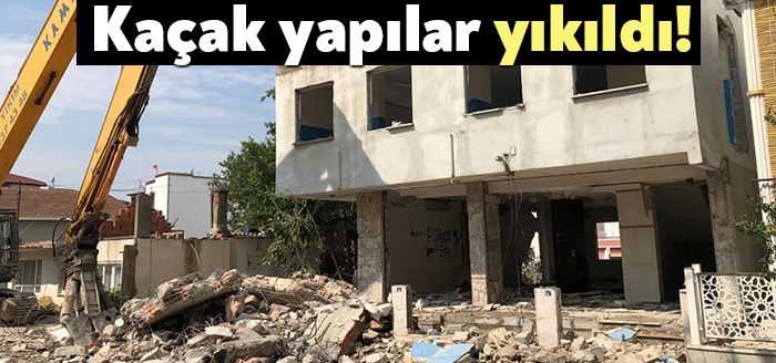 Körfez Belediyesi, ilçe genelindeki metruk ve hasarlı durumdaki binaları yıkarken,