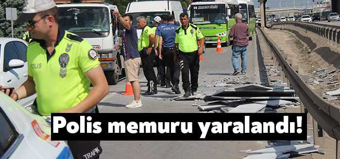Kocaeli’nin İzmit ilçesinde seyir halinde olan kamyonetten yola düşen mermerler,