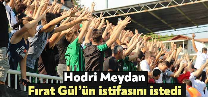 Kocaelispor’un taraftar grubu Hodri Meydan, teknik direktör Fırat Gül’ün istifasını