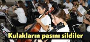İzmit Belediyesi Kent Orkestrası konser verdi