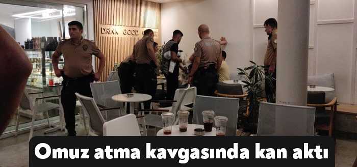 Kocaeli'de iki şahıs birbirlerine omuz attıkları gerekçesiyle kavgaya tutuştu. Şahıslardan