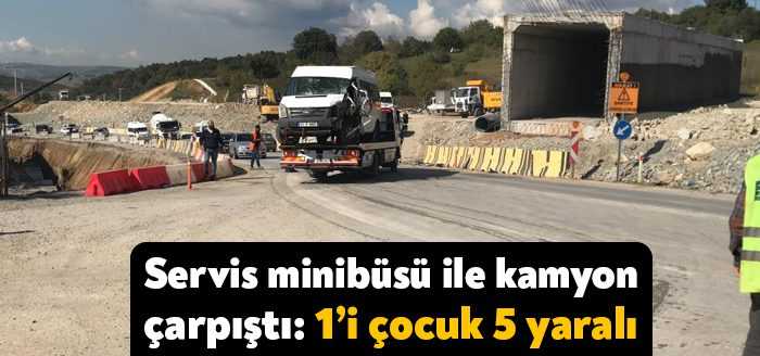 Kocaeli’nin İzmit ilçesinde kamyon ile servis minibüsünün çarpışması neticesinde meydana