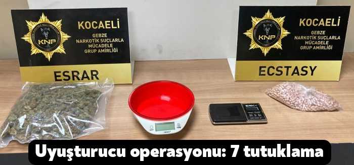 Kocaeli’de polis ekiplerince yapılan operasyonda onlarca gram uyuşturucu ve 247
