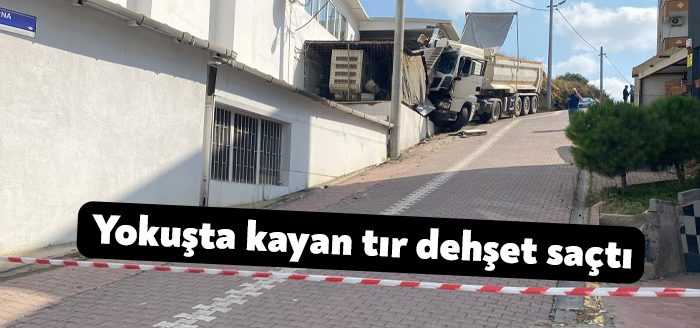 Kocaeli'nin Darıca ilçesinde sürücüsünün park edip bıraktığı hafriyat kamyonu, yokuştan