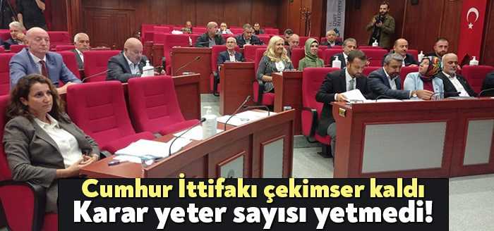 İzmit Belediye Meclisi’nin olağanüstü toplantısı bugün gerçekleştiriliyor. Gündem, belediye araçlarının