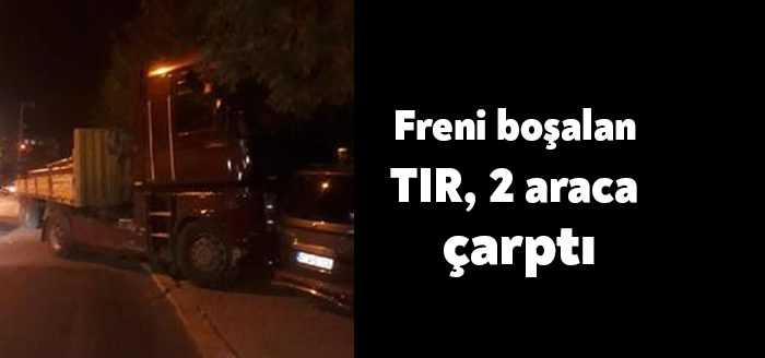 Kocaeli'nin Darıca ilçesinde, park halindeyken freni boşalan TIR, park halinde bulunan