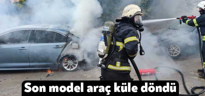Kocaeli’de yol kenarında park halinde bulunan araçta yangın çıktı. Alevlere teslim