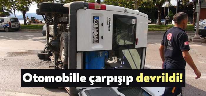 Kocaeli'nin İzmit ilçesinde otomobille çarpışan minibüs devrildi. Minibüste bulunan 2