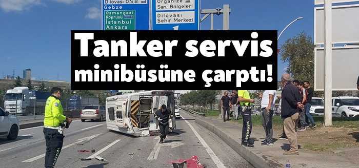 Kocaeli'nin Dilovası ilçesinde yolcu alacağı sırada tankerin çarptığı servis minibüsü