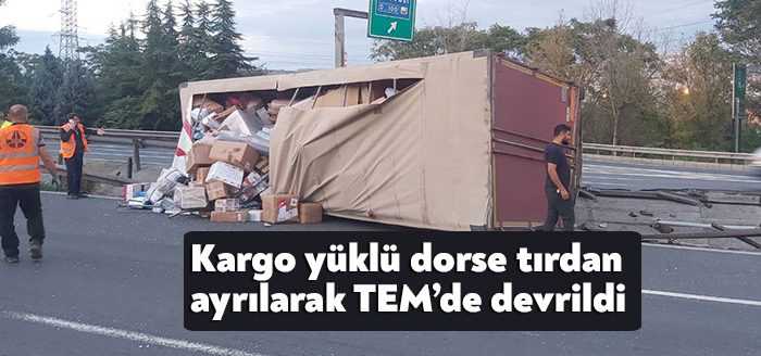 Kocaeli’nin Dilovası ilçesinde TEM Otoyolu’nda seyir halinde olan tırın dorsesi