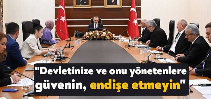 Halk Günü programında vatandaşların talepleri dinleyen Kocaeli Valisi Seddar Yavuz,